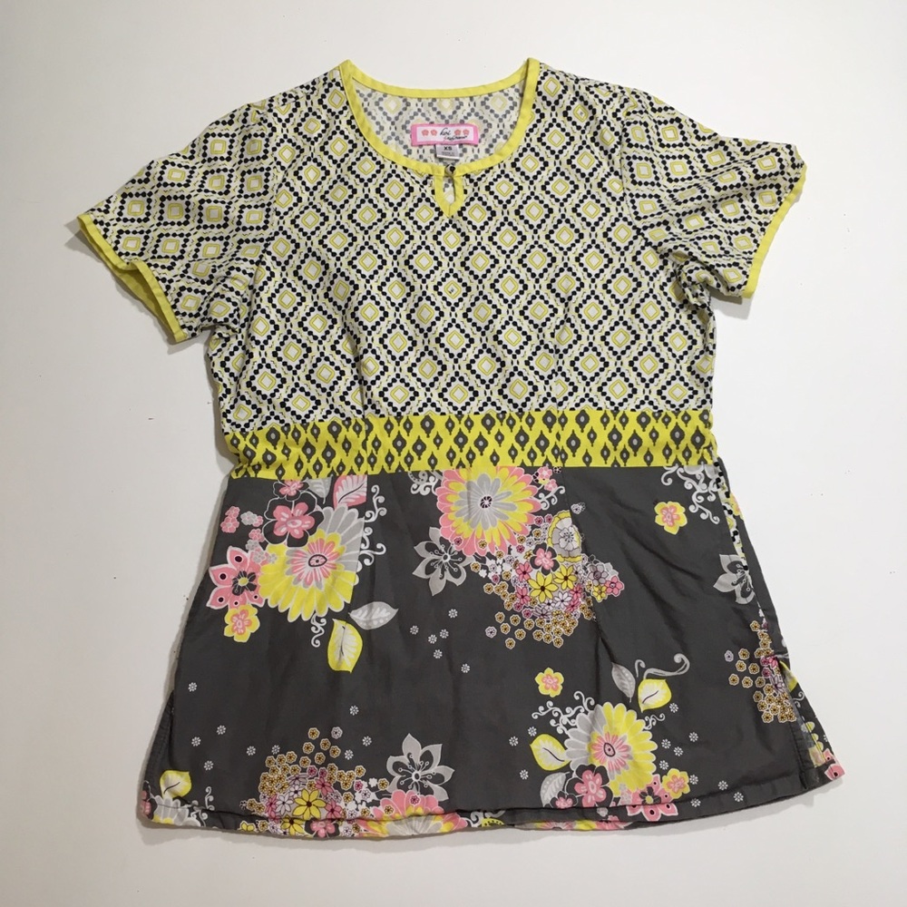Koi by Kathy Peterson Size XS Floral Scrub Top